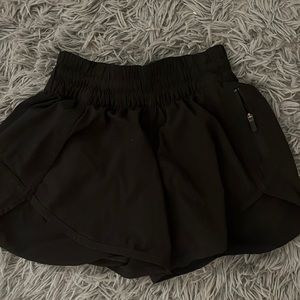 lululemon track that mid-rise shorts in black